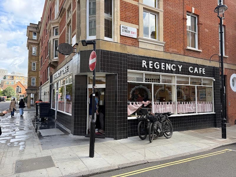 London: Seven Slow Days of Culture, Flavor, and Adventure