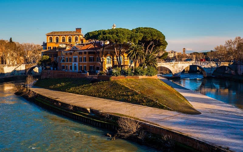 Tiber Riverside Walk (Trastevere to Isola Tiberina)