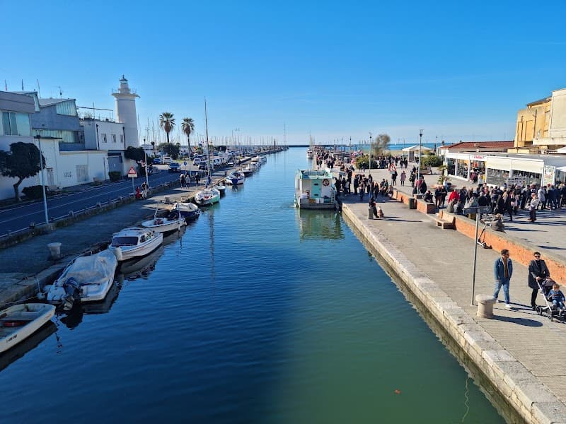 Train Viareggio to Lucca