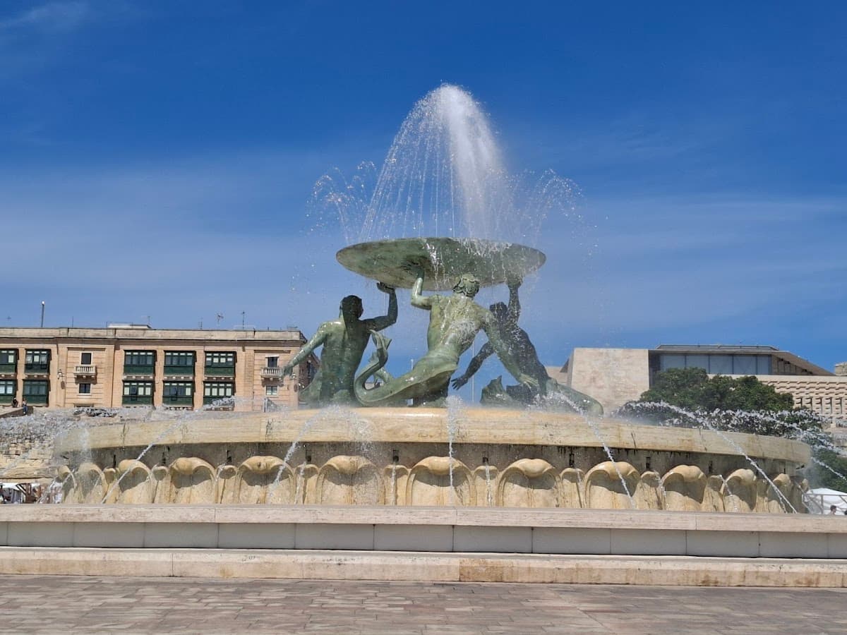 Tritons Fountain and Main Square Walking Tour