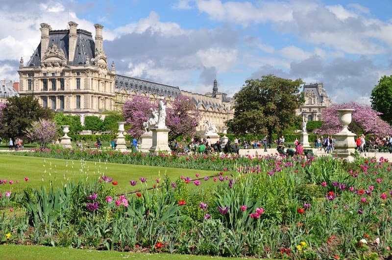Tuileries Garden Stroll