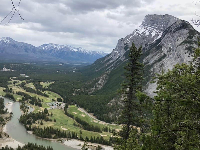 Tunnel Mountain Hike