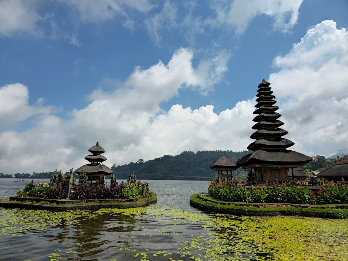 Ulun Danu Bratan Temple & Mountain Lake