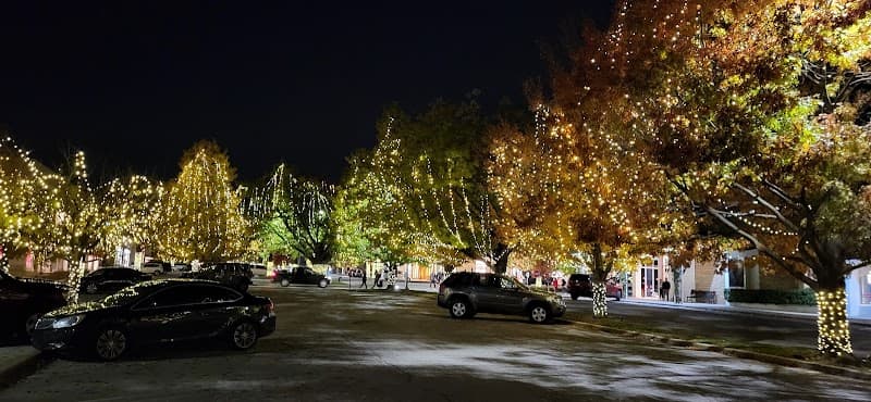 Utica Square Leisure Walk