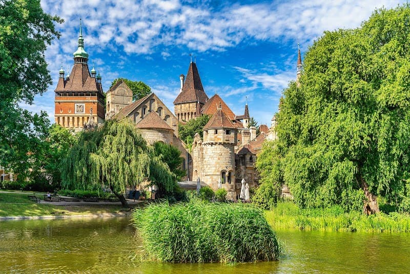 Városliget Park & Vajdahunyad Castle