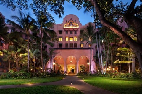 Waikiki Beach (Central stretch by Royal Hawaiian)