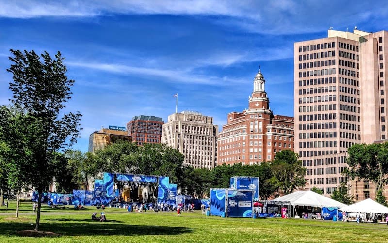 New Haven Green & Chapel Street