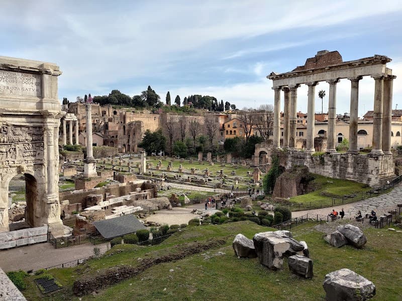 Walk Via dei Fori Imperiali to Piazza Venezia