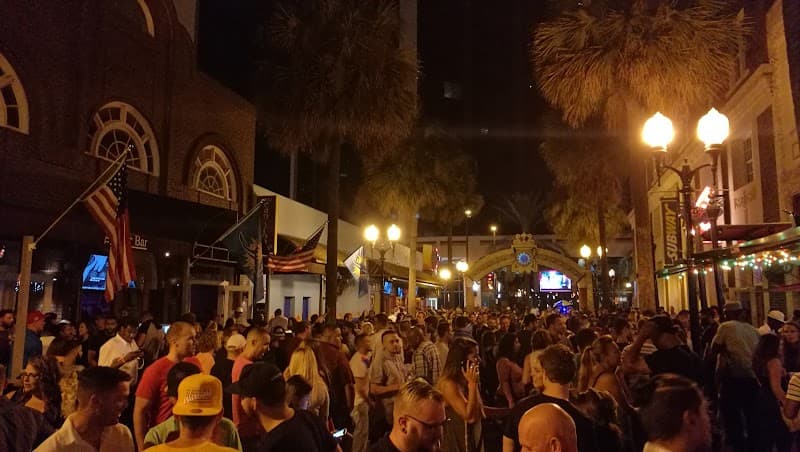 Wall Street Plaza Nightlife