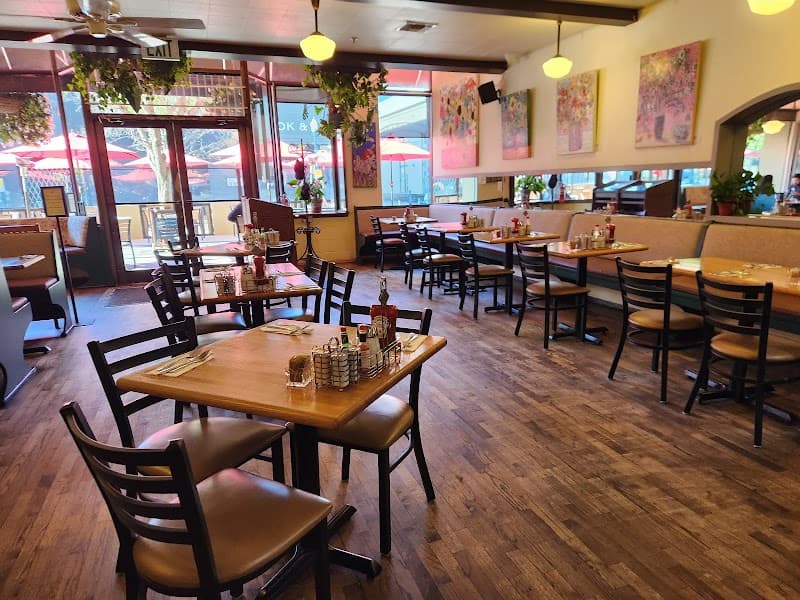 Walnut Avenue Café