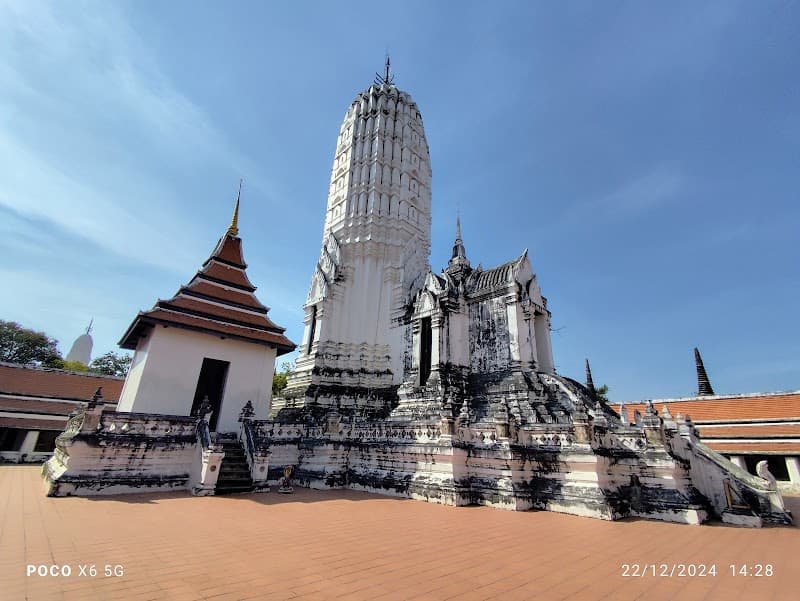 Wat Phutthaisawan Riverside Grounds