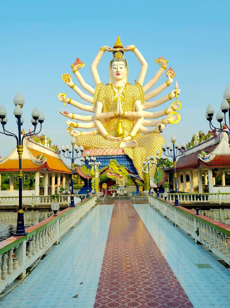 Wat Plai Laem