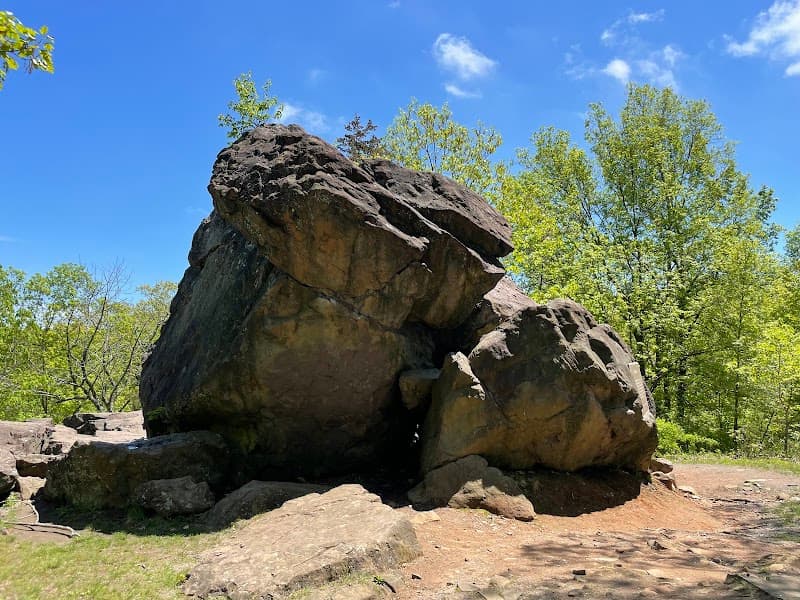West Rock Ridge State Park – Judges Cave & Overlook