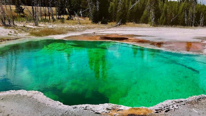 Yellowstone Lake Hotel – Lake House Restaurant