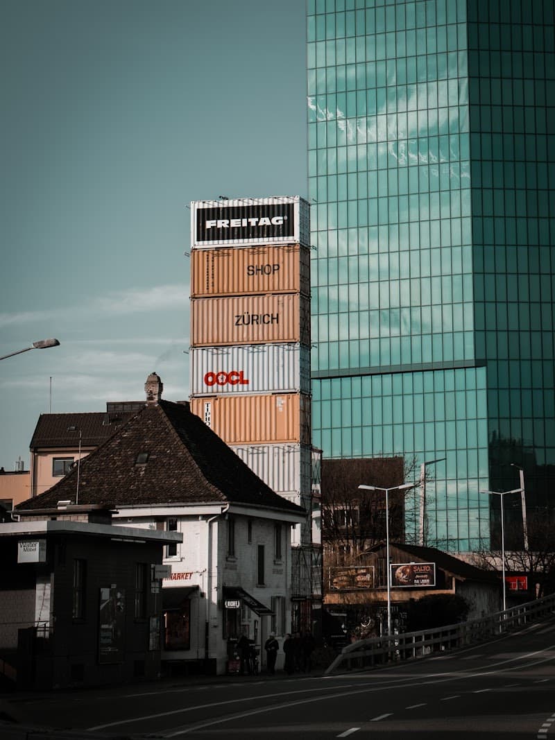 Zürich-West Walk: Im Viadukt & Freitag Tower